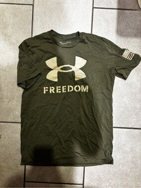 Under Armour Freedom t shirt | like new | size Medium